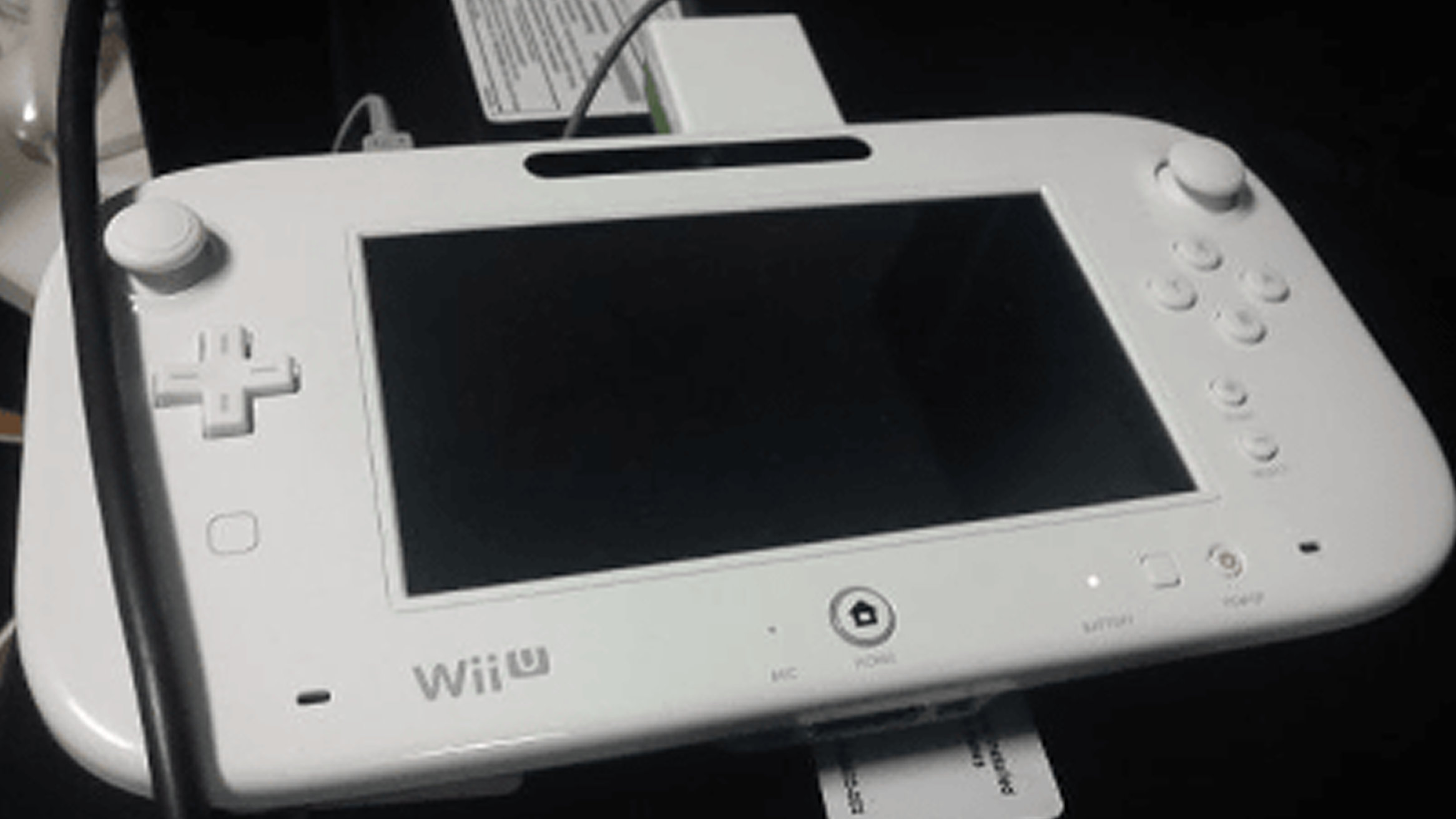 Wii Uコントローラーの新デザイン版に、NFCセンサーと謎のボタン
